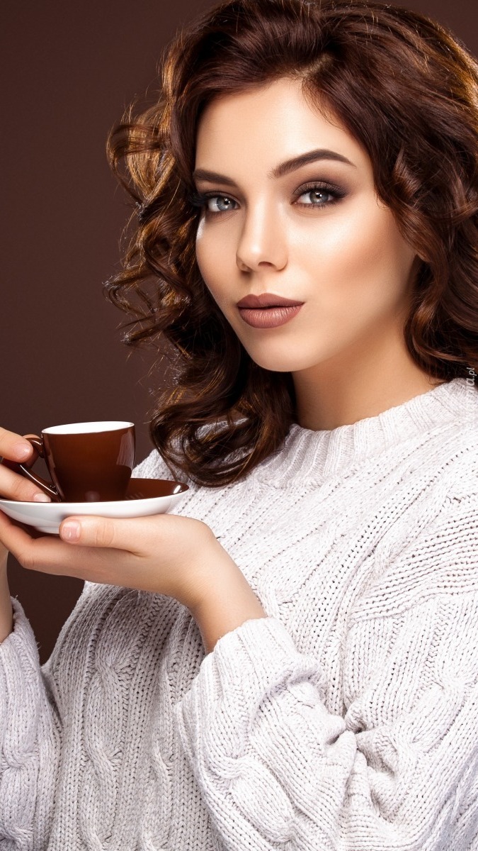 Kobieta z filiżanką kawy