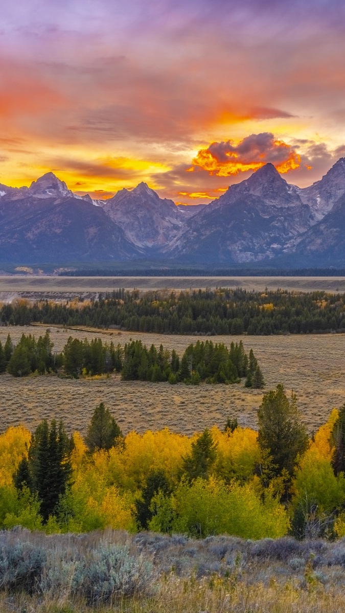 Kolorowe niebo nad górami Teton Range