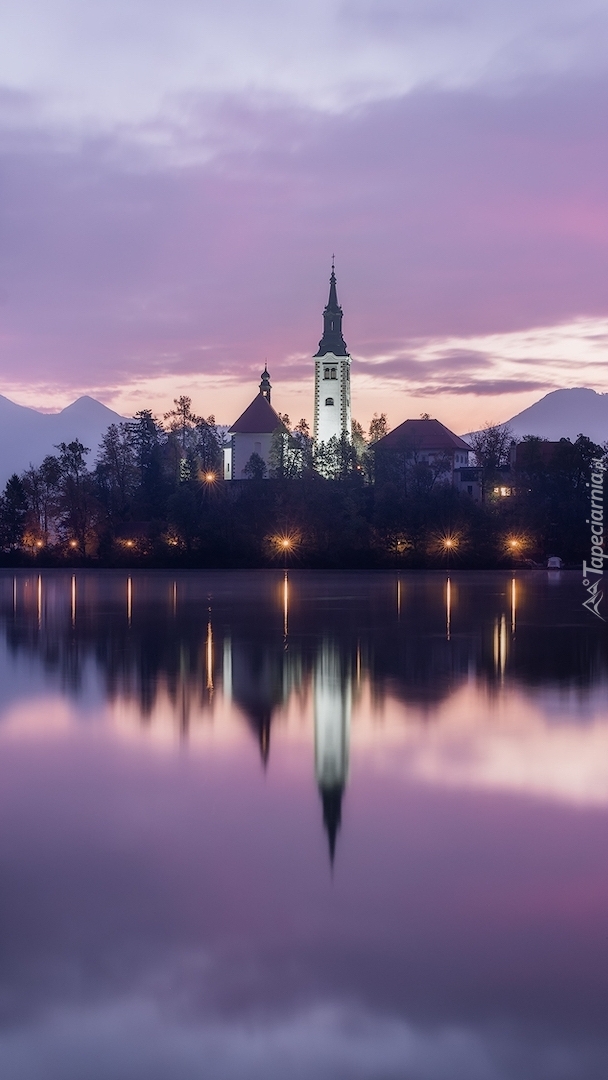 Kościół na wyspie Blejski Otok