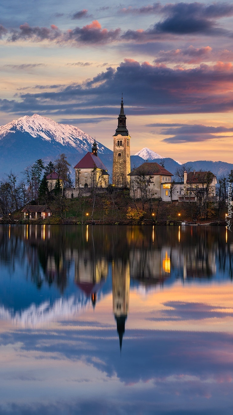 Kościół na wyspie Blejski Otok