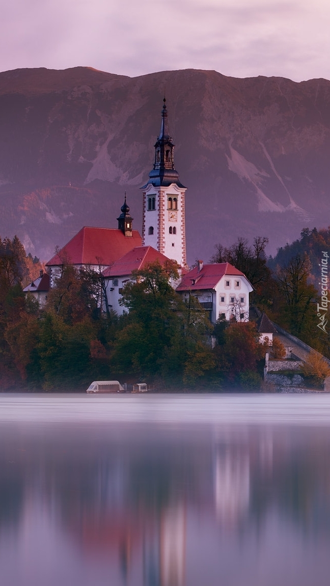 Kościół na wyspie Blejski Otok i Alpy Julijskie