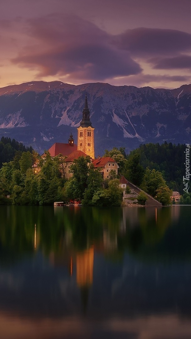 Kościół na wyspie Blejski Otok