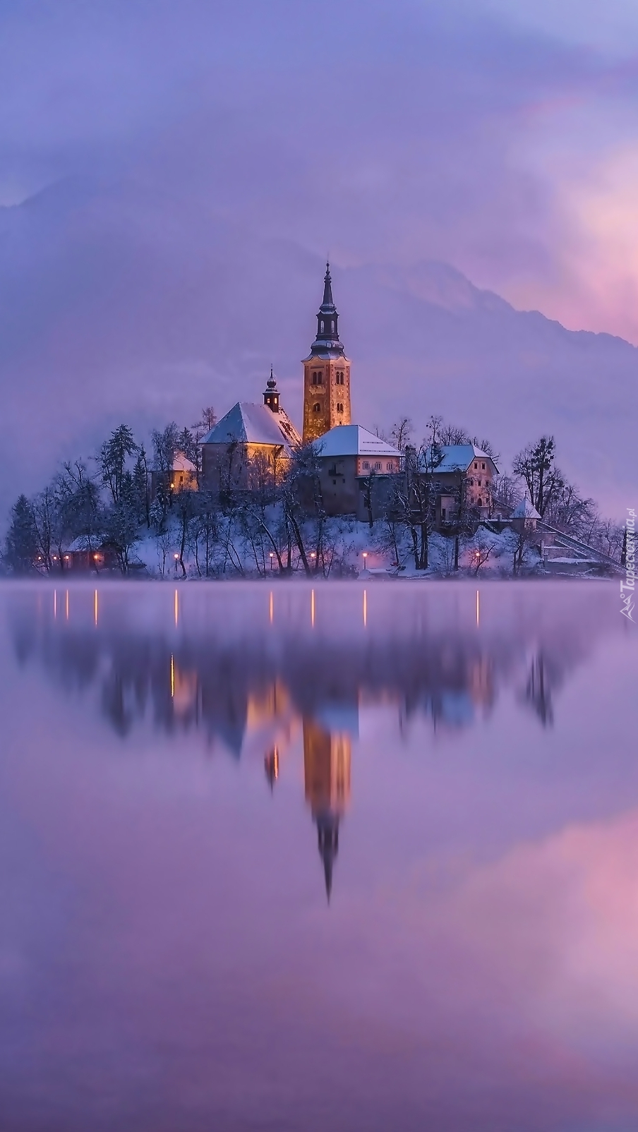 Kościół na wyspie w Słowenii