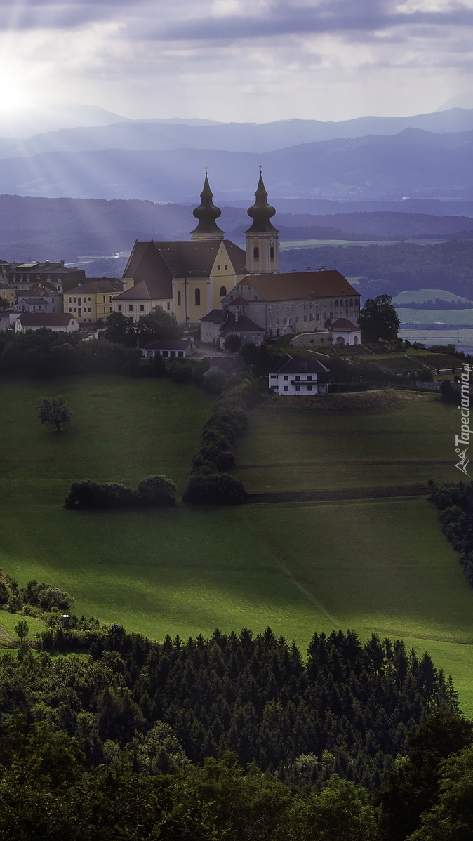 Kościół na wzgórzu w Austrii