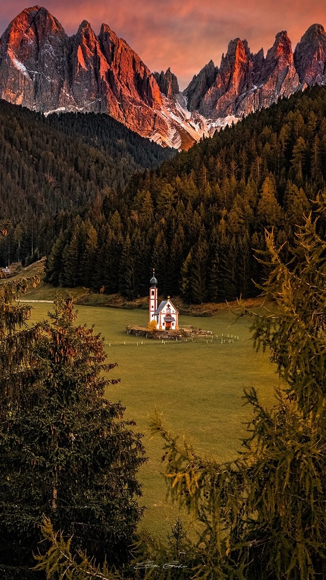 Kościół św Jan w dolinie Val di Funes