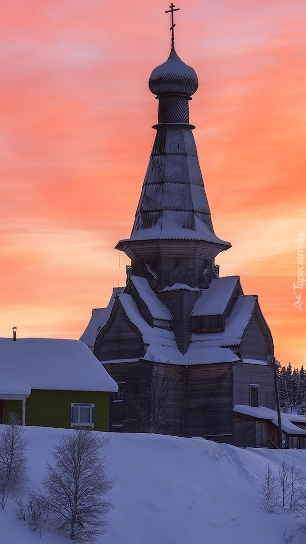 Kościół w zimowej scenerii