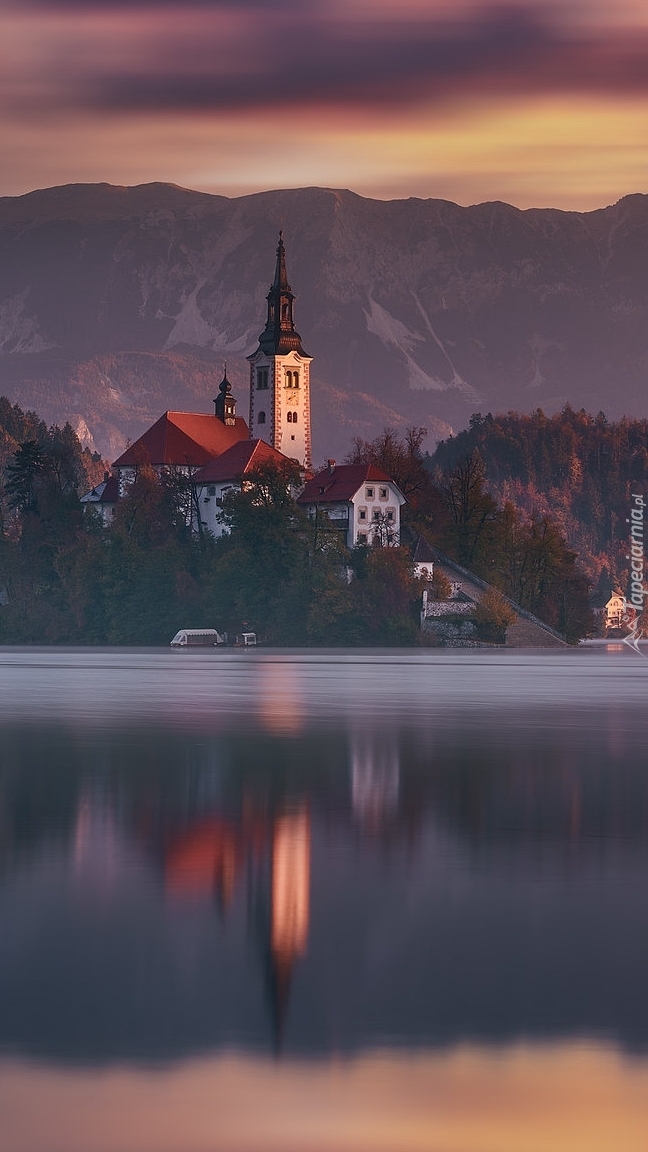 Kościół Zwiastowania Marii Panny nad jeziorem Bled