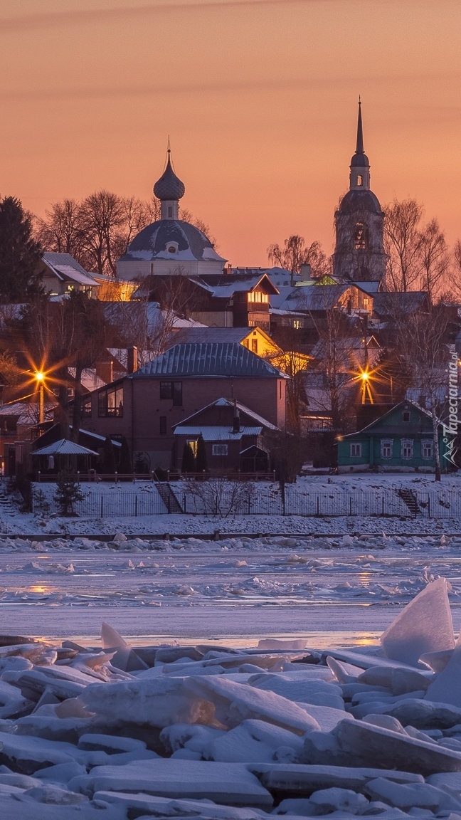 Kostroma nad zamarzniętą Wołgą