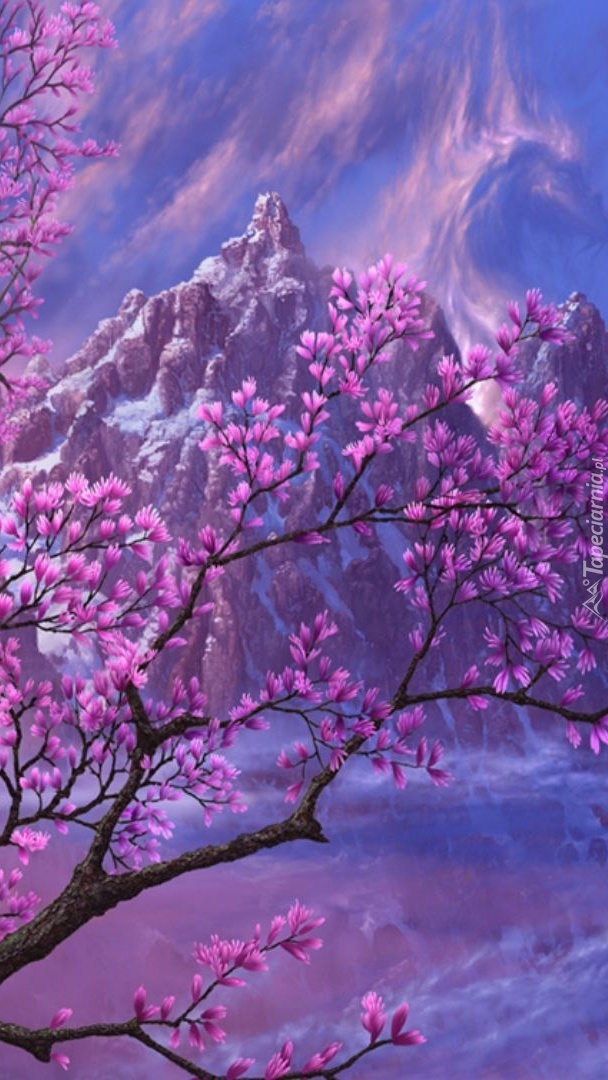 Kwitnące drzewo na tle gór