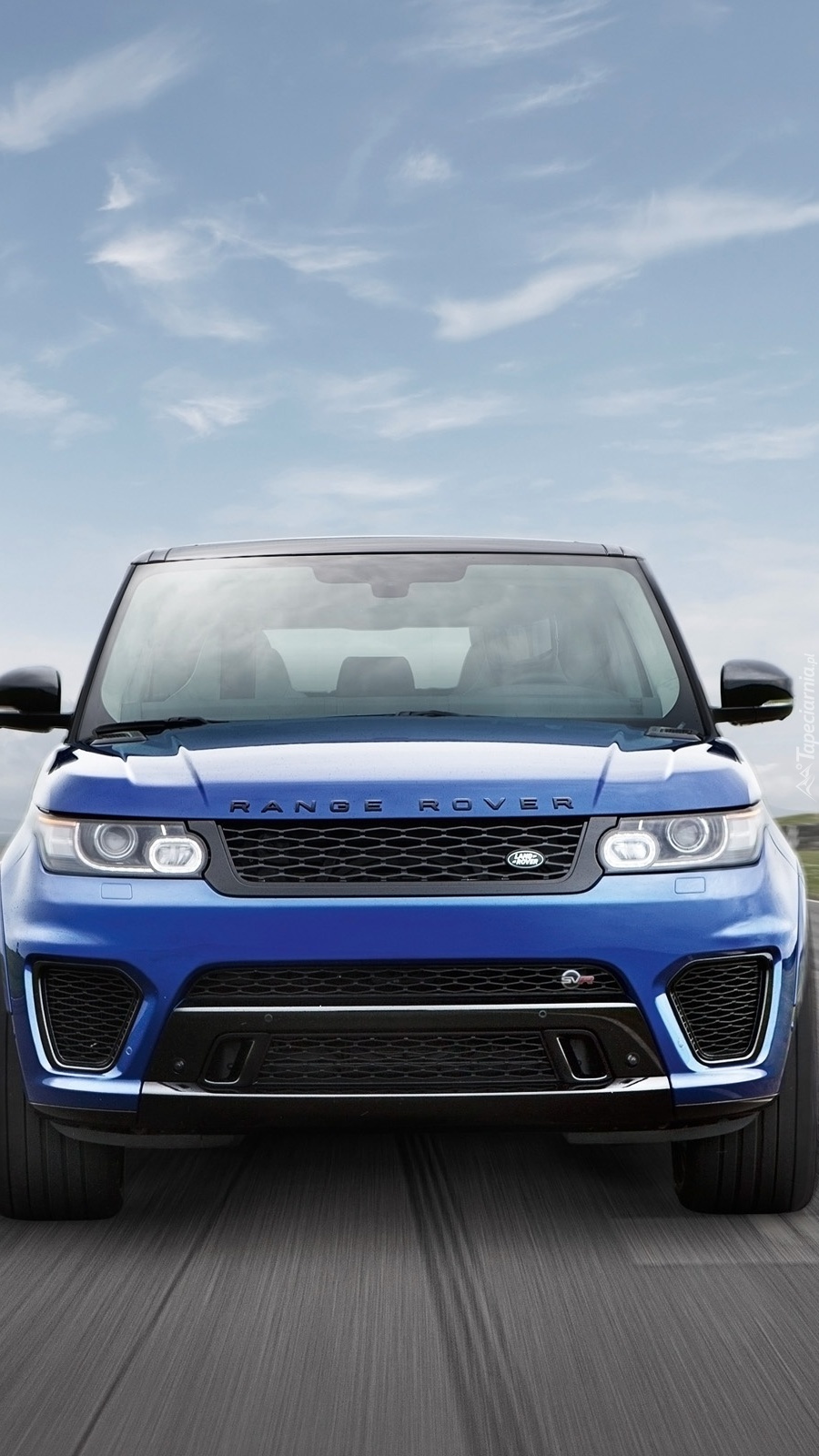 Land Rover na drodze