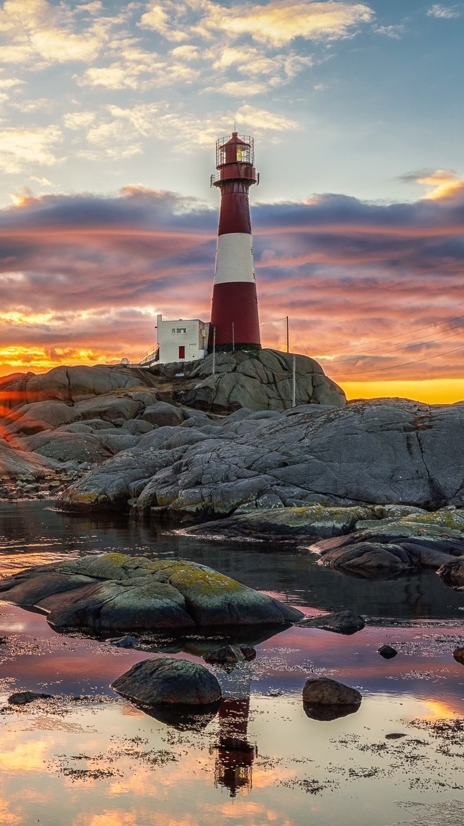 Latarnia morska Eigeroy Lighthouse na wyspie Midbrodoya