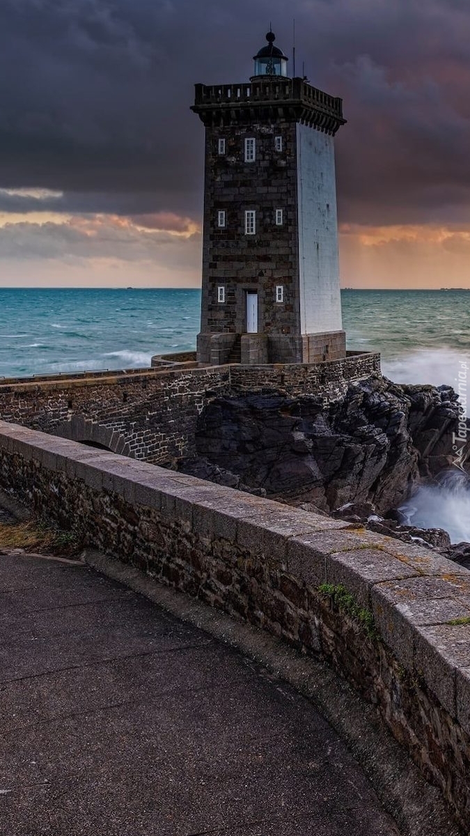 Latarnia morska Kermorvan Lighthouse w Bretanii