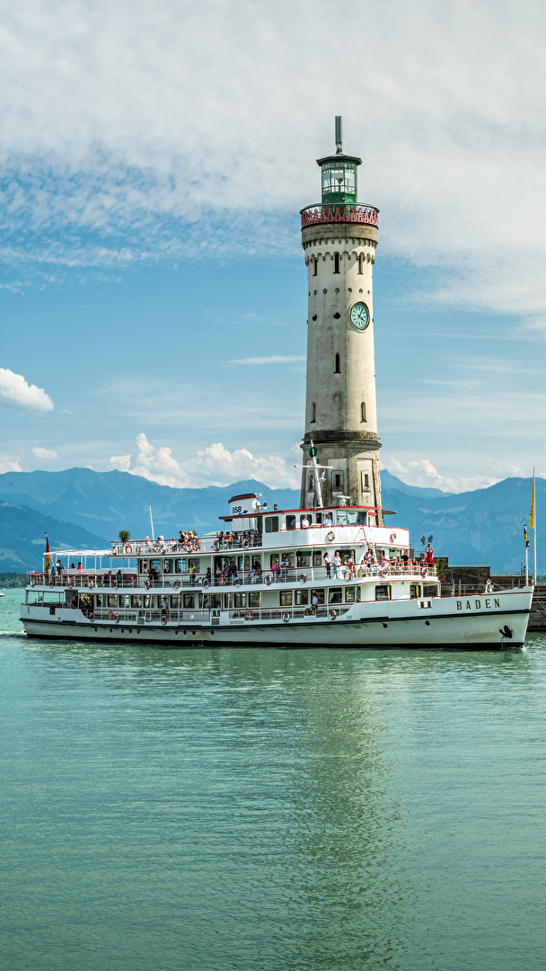 Latarnia morska na jeziorze Bodeńskim w Lindau