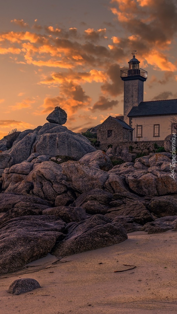 Latarnia morska Phare de Pontusval we Francji