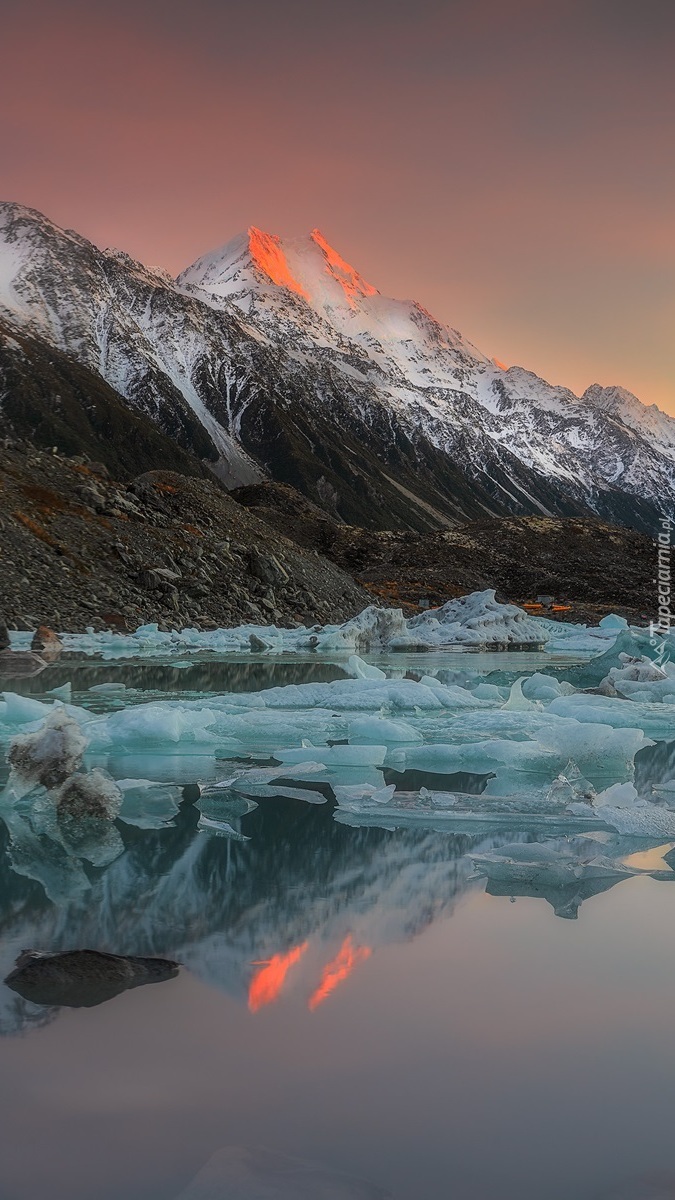 Lód na jeziorze Tasman Lake