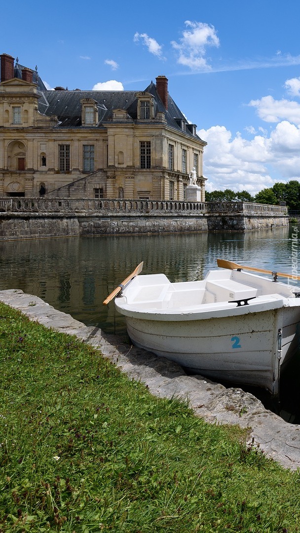 Łódź na stawie przy Pałacu w Fontainebleau