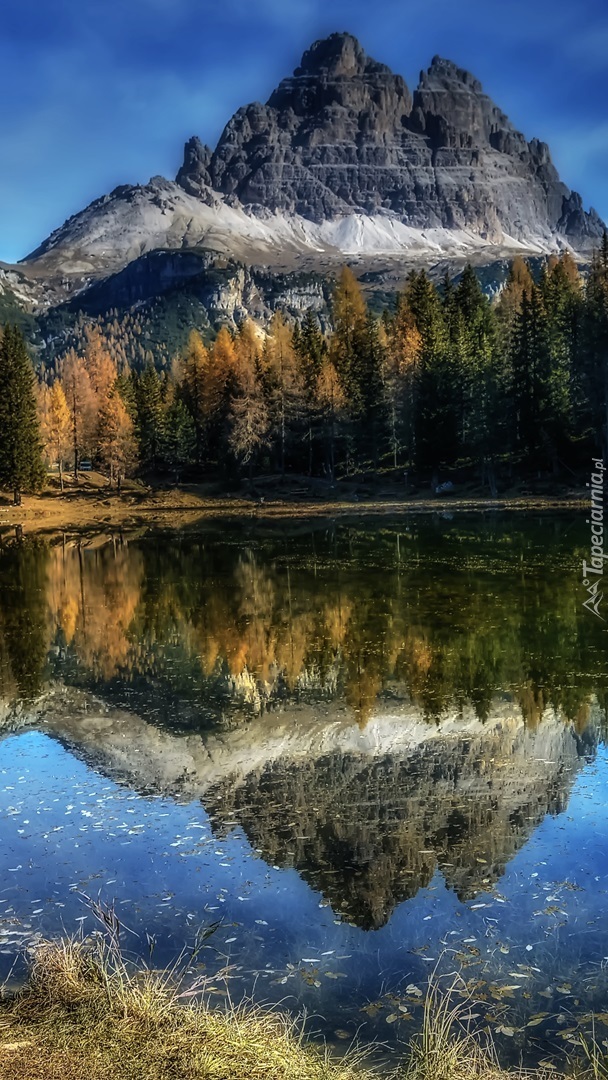 Masyw Tre Cime di Lavaredo nad jeziorem Antorno Lake