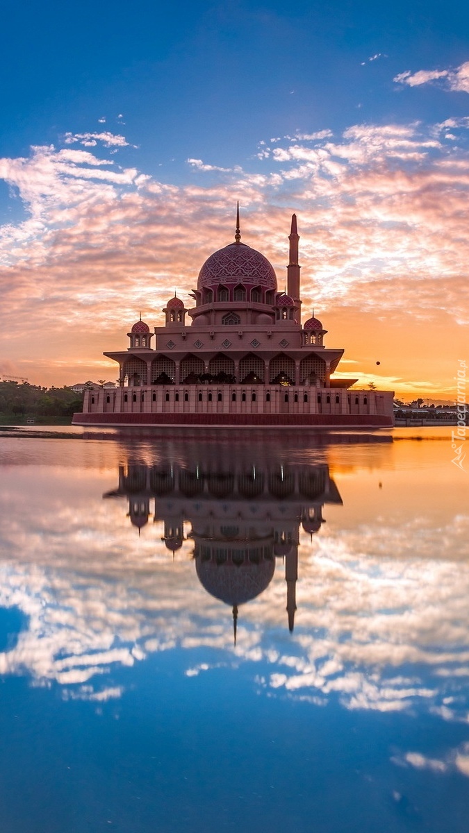Meczet na jeziorze w Malezji