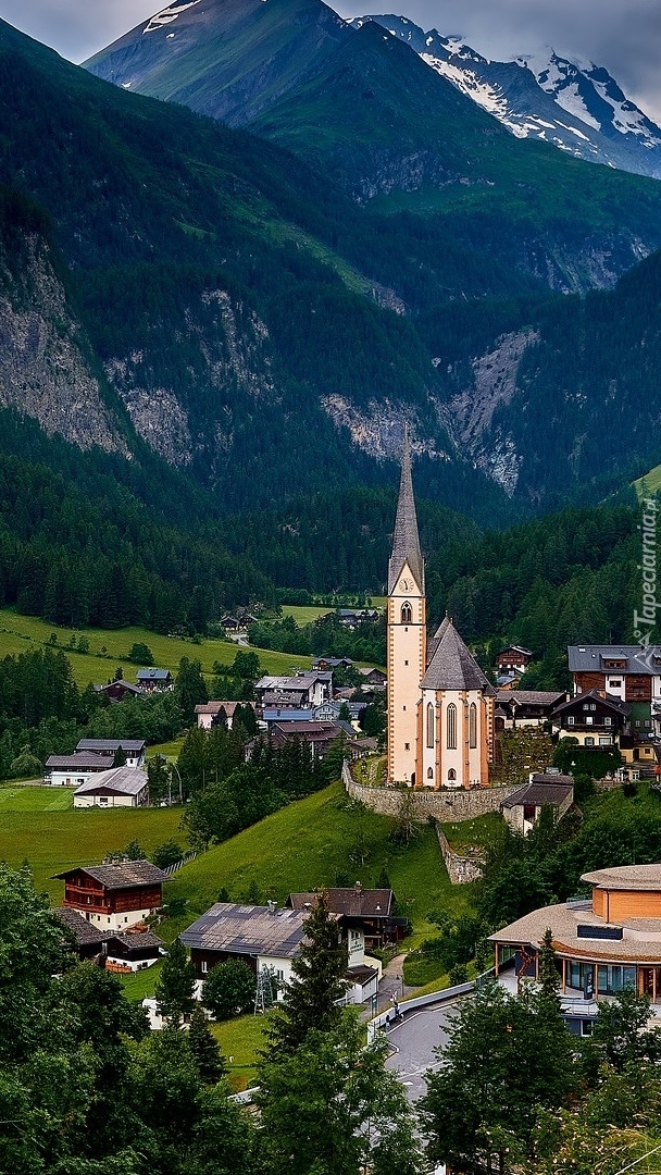 Miasteczko Heiligenblut w Alpejskiej dolinie