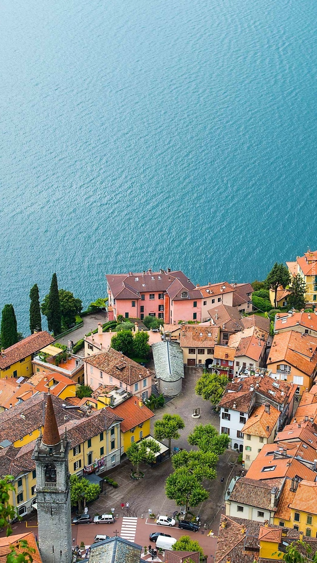 Miasteczko Varenna nad jeziorem Como