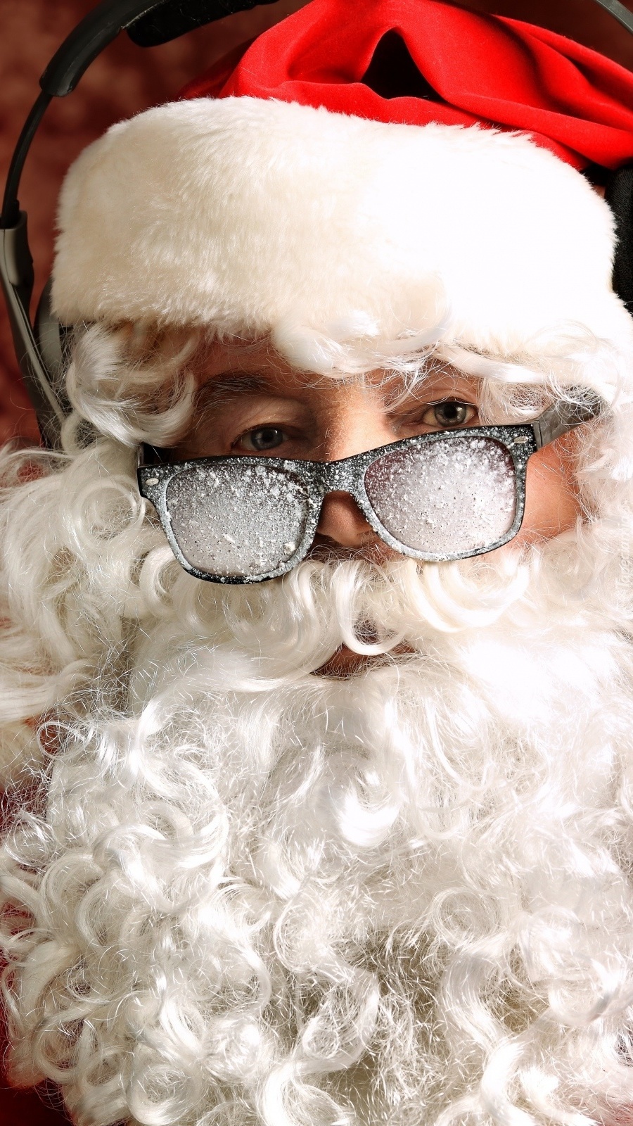 Mikołaj w oszronionych okularach