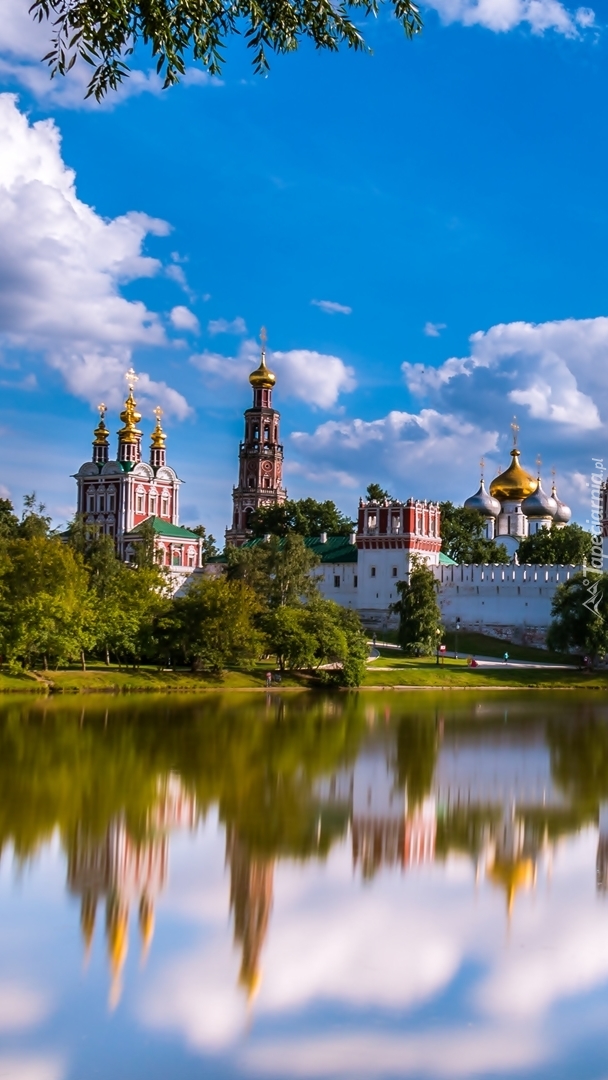 Moskiewski Monaster Nowodziewiczy nad rzeką