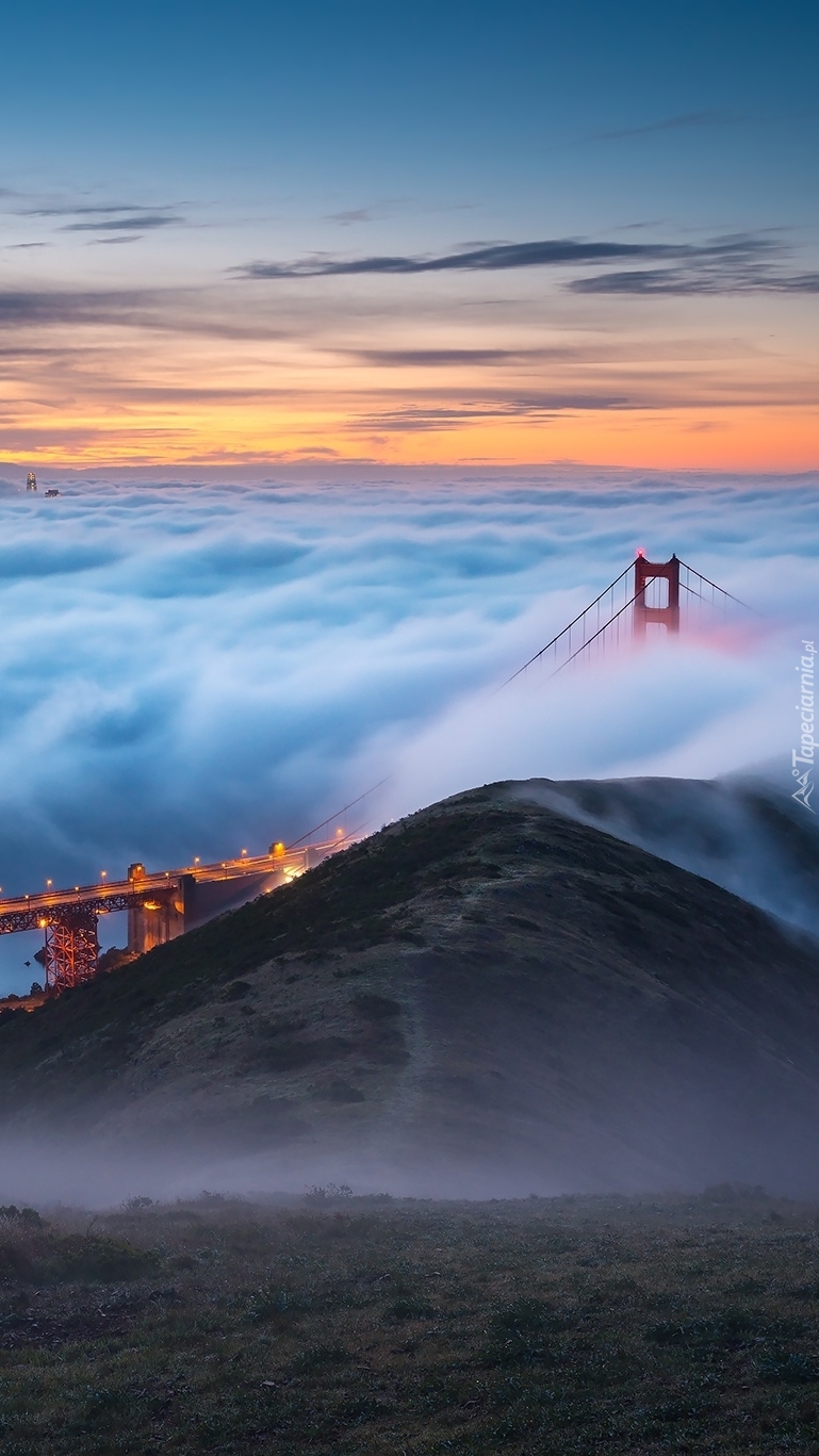 Most Golden Gate Bridge w mgle