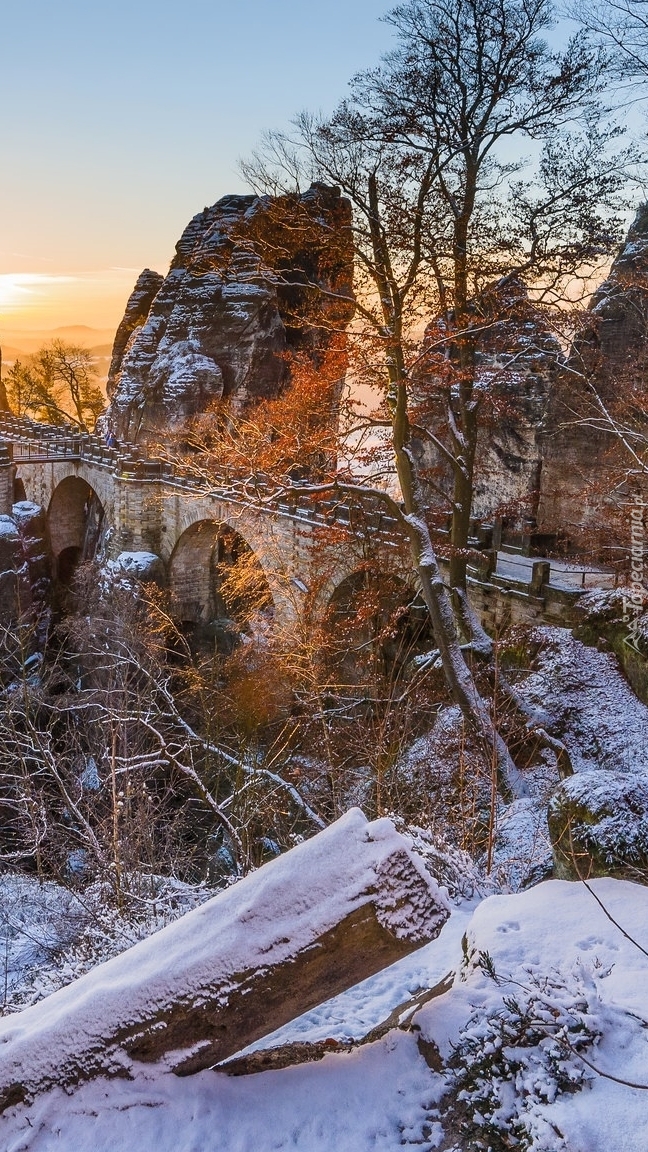 Most i formacja skalna Bastei w Niemczech