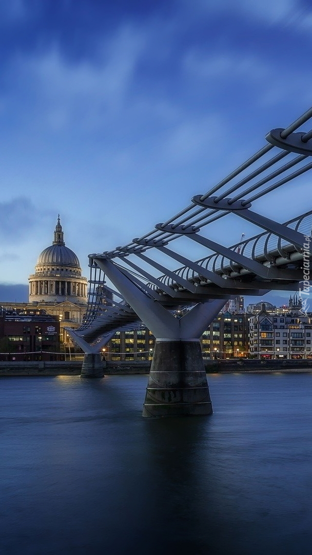 Most Millennium Bridge nad Tamizą