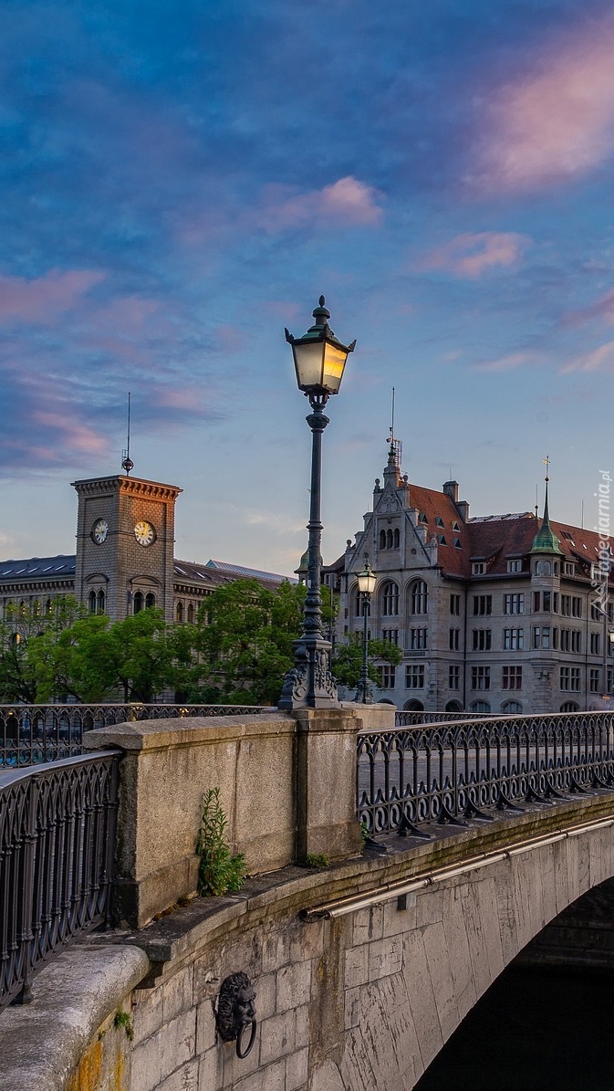 Most Munsterbrucke nad rzeką Limmat w Zurychu