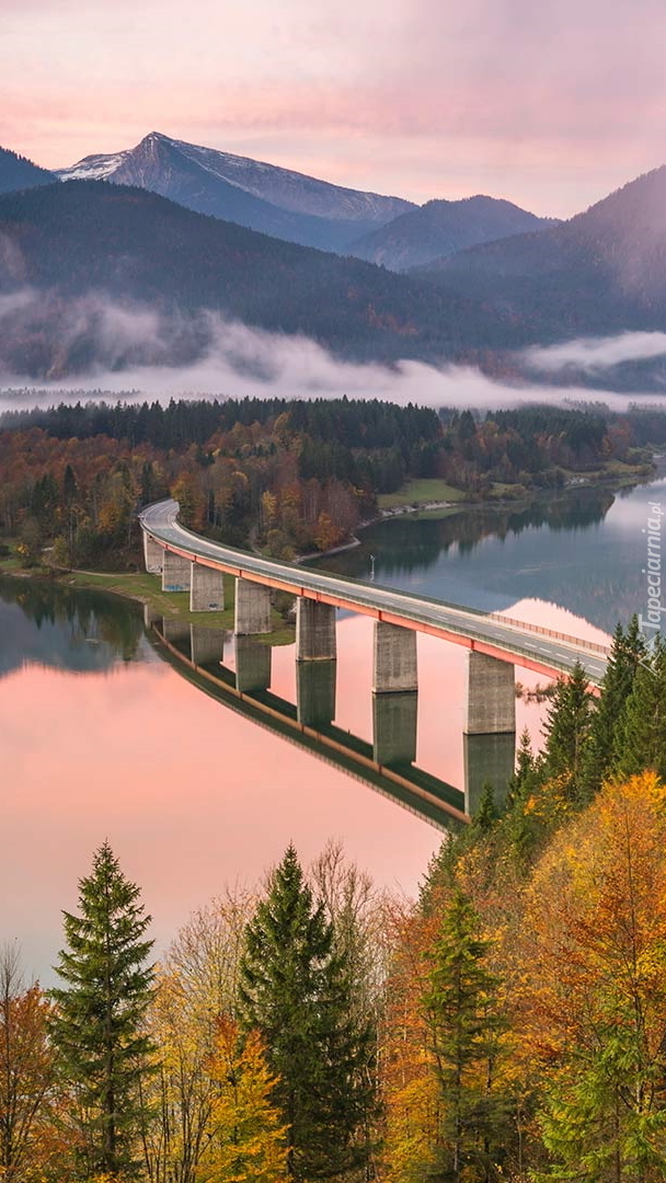 Most na jeziorze Sylvensteinsee