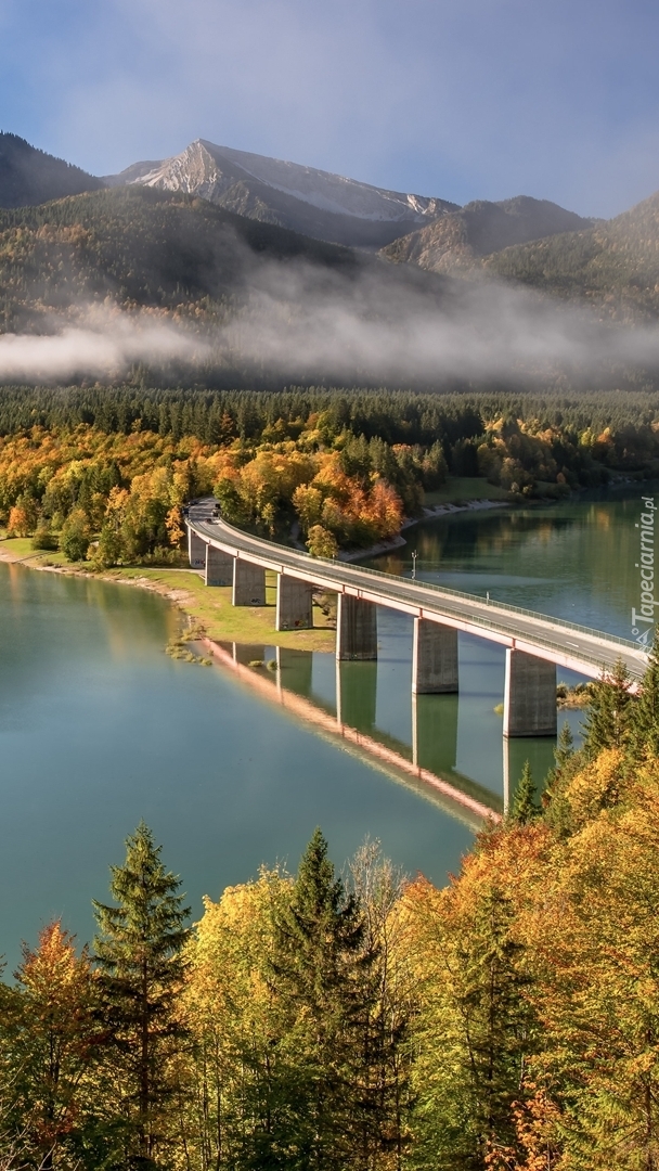 Most nad jeziorem Sylvensteinsee