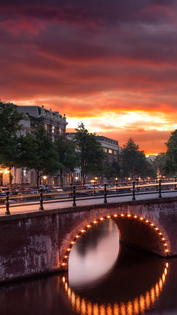 Most nad kanałem Leidsegracht w Amsterdamie