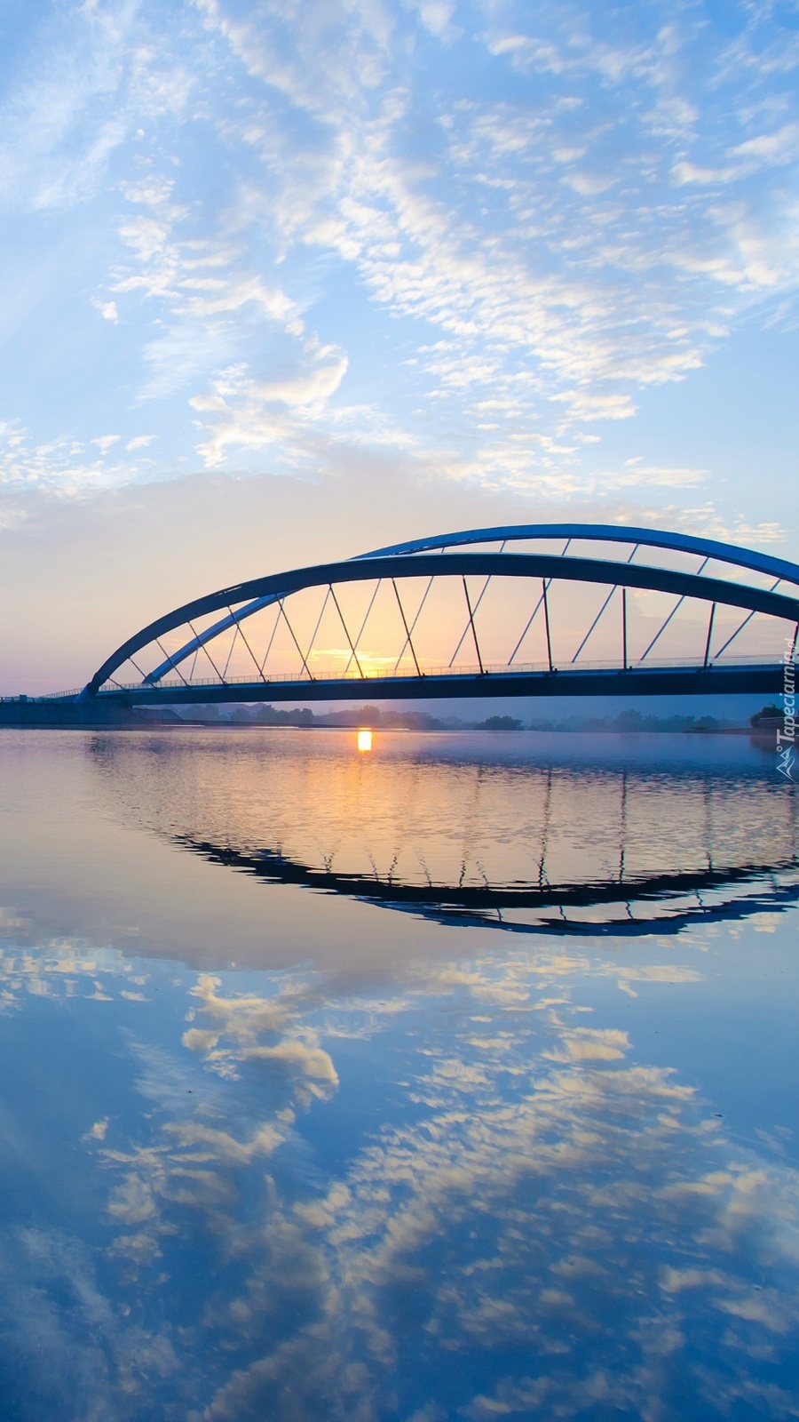 Most nad rzeką