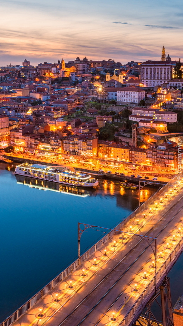 Most Ponte Dom Luis I nad rzeką Duero w Porto