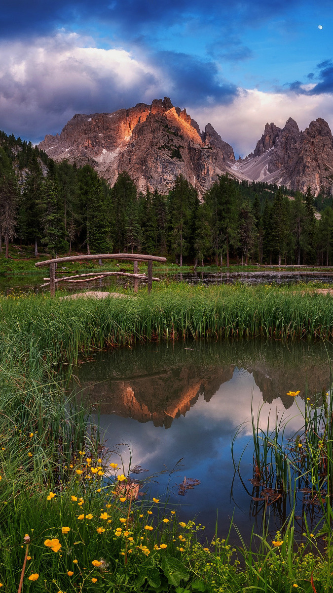 Mostek nad jeziorem Antorno Lake