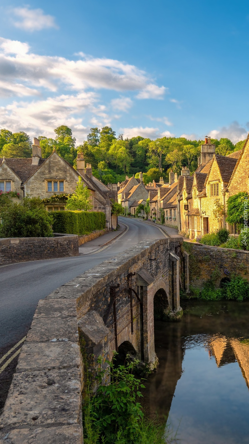 Mostek nad rzeką w Castle Combe