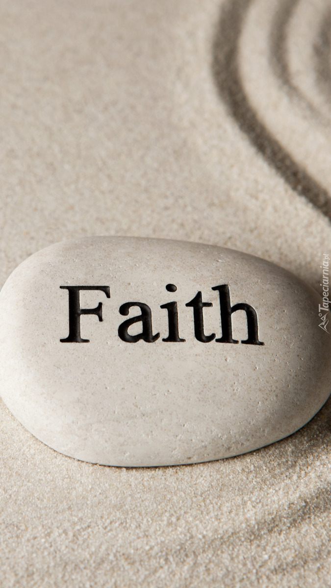 Napis Faith na kamieniu
