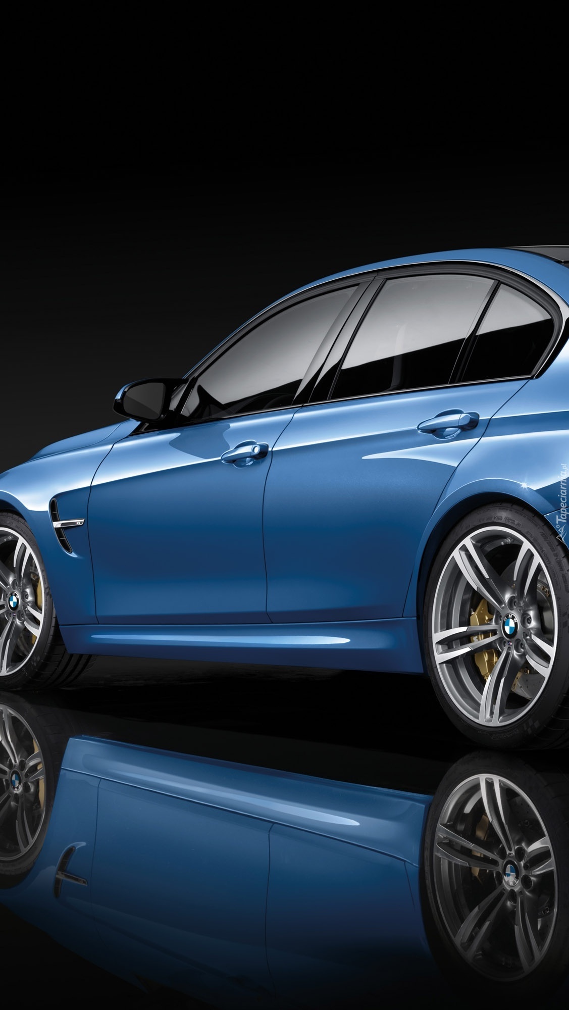 Niebieskie BMW M3