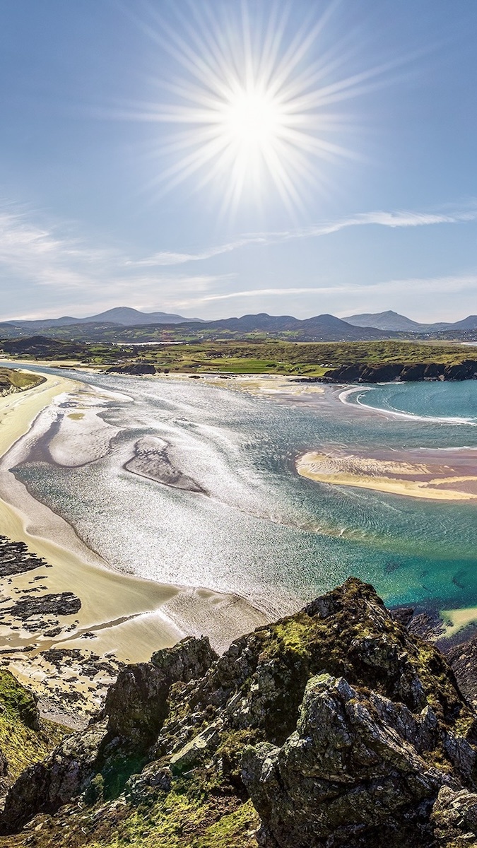 Ocean i plaża na Półwyspie Malin Head w Irlandii