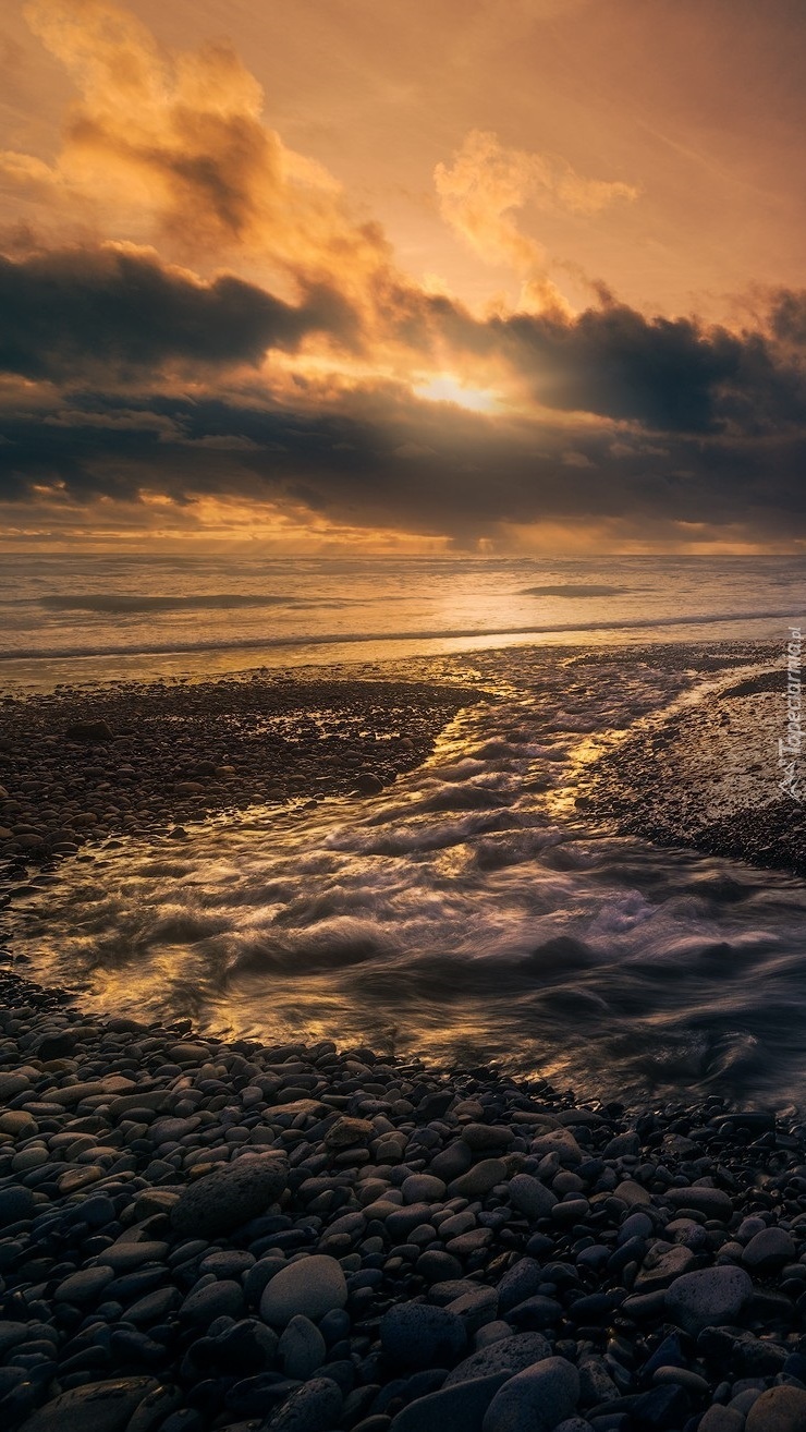 Ocean Spokojny o zachodzie słońca