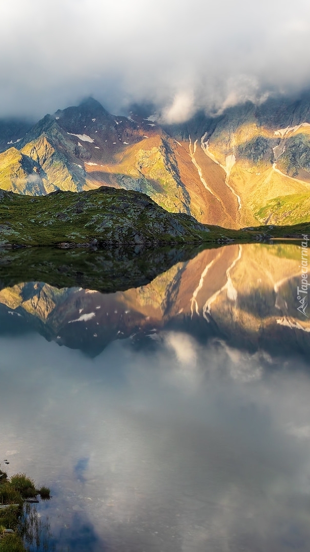 Odbicie Alp w jeziorze Lago Nero