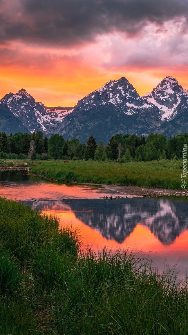 Odbicie gór Teton Range w rzece Snake River