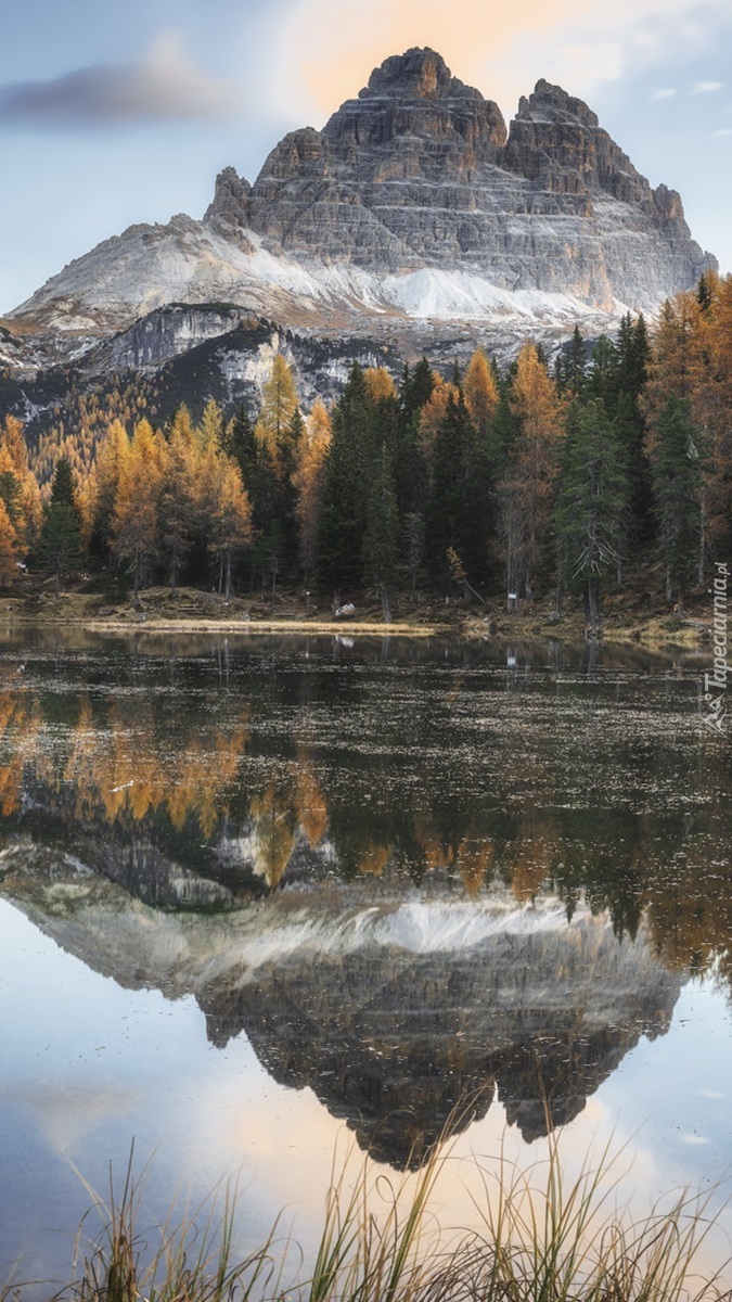 Odbicie masywu Tre Cime di Lavaredo w jeziorze