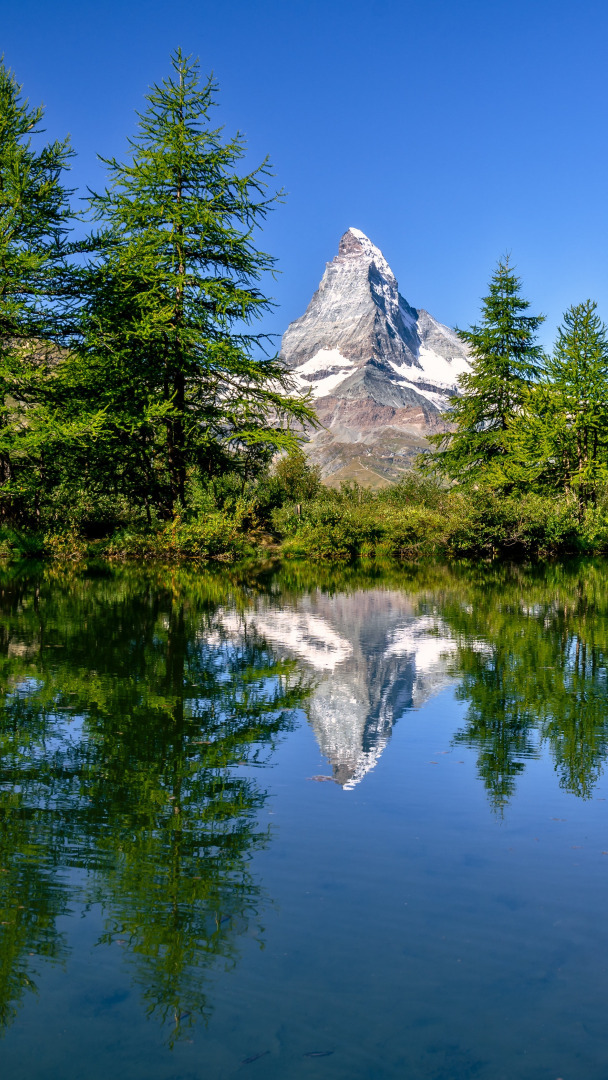 Odbicie szczytu Matterhorn w jeziorze Riffelsee