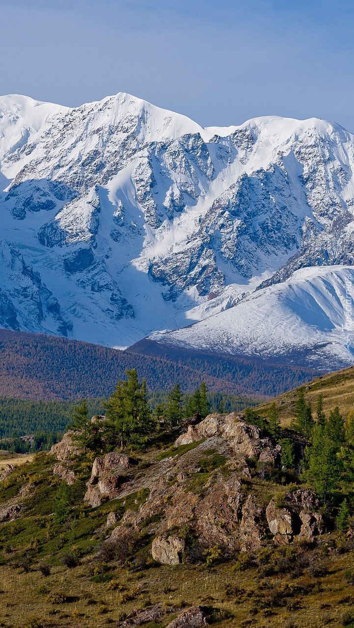 Ośnieżone góry Ałtaj w Rosji