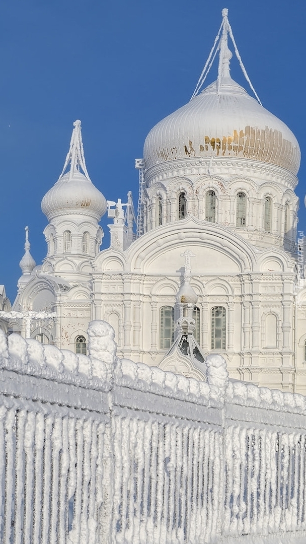 Ośnieżony Białogórski Monaster św Mikołaja
