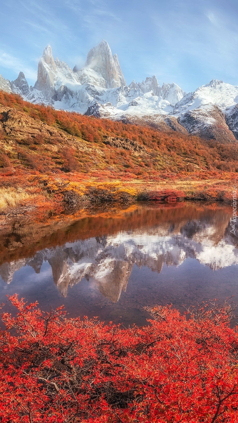 Ośnieżony szczyt Fitz Roy w Andach