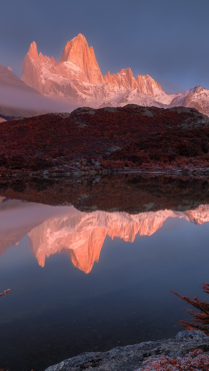 Ośnieżony szczyt Fitz Roy w Argentynie