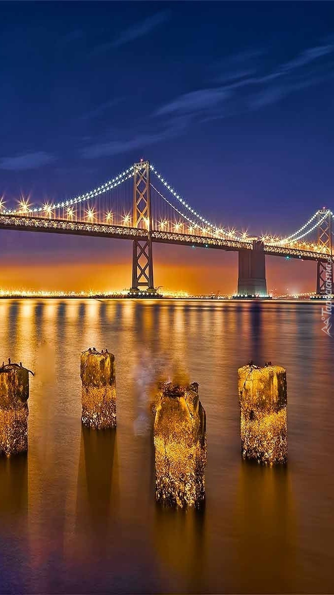 Oświetlony most w San Francisco